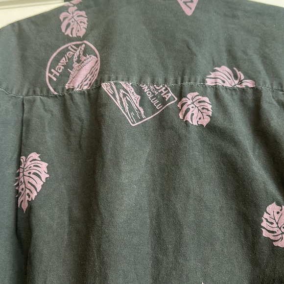 Winnie Fashion Men's Hawaiian Button Down - Picture 7 of 7